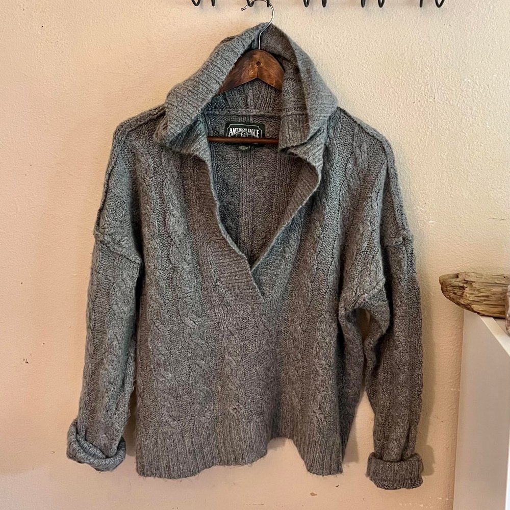 EUC Vintage looking hooded sweater
